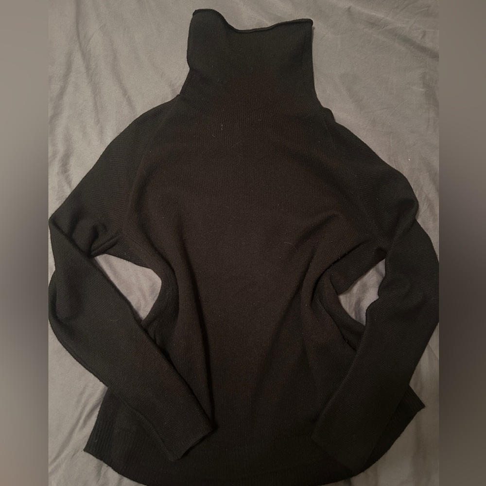 NWOT Theory Black Cashmere Sweater